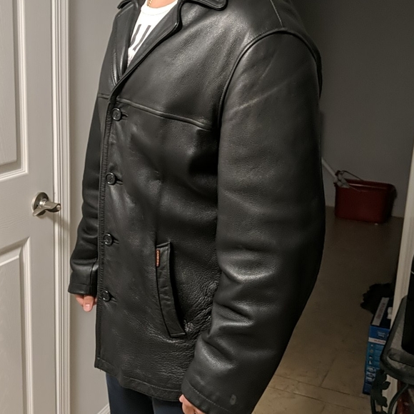 Guess - Picture 2 of 8